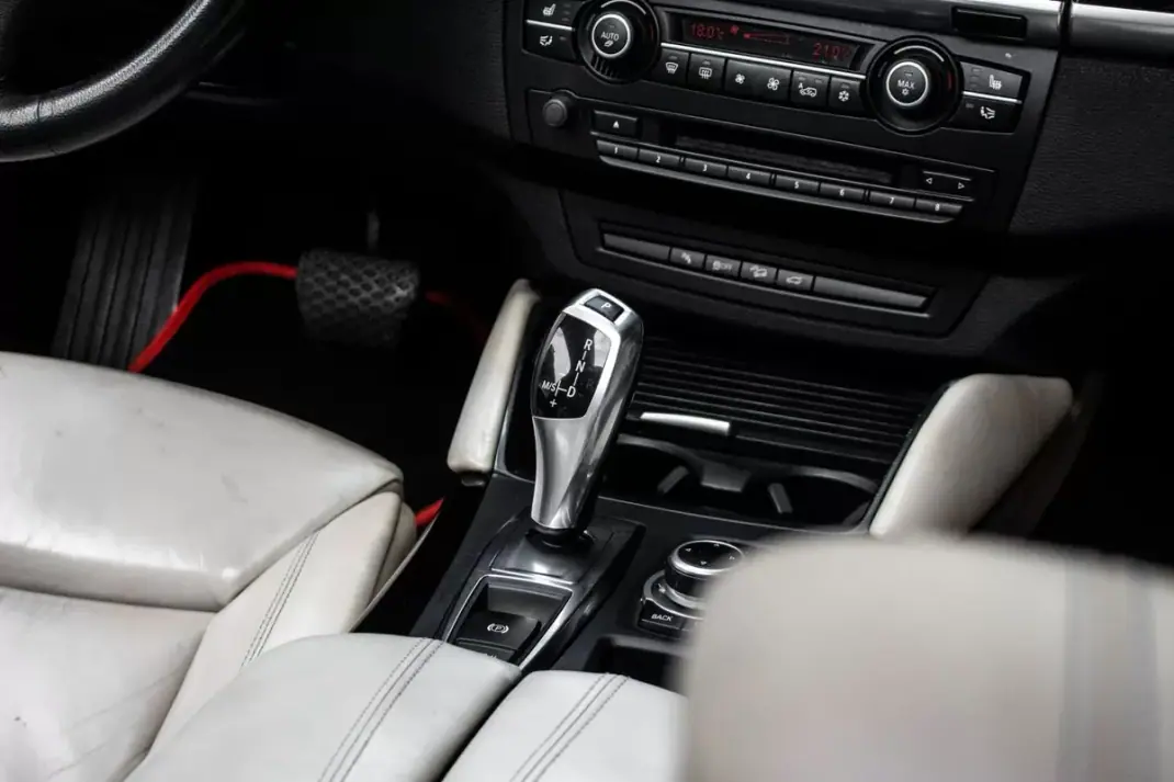 BMW X6 ActiveHybrid 2010 - 23990 EUR, 173745 km - AUTO.MOTO.pt - 173745km - foto 33 de 40