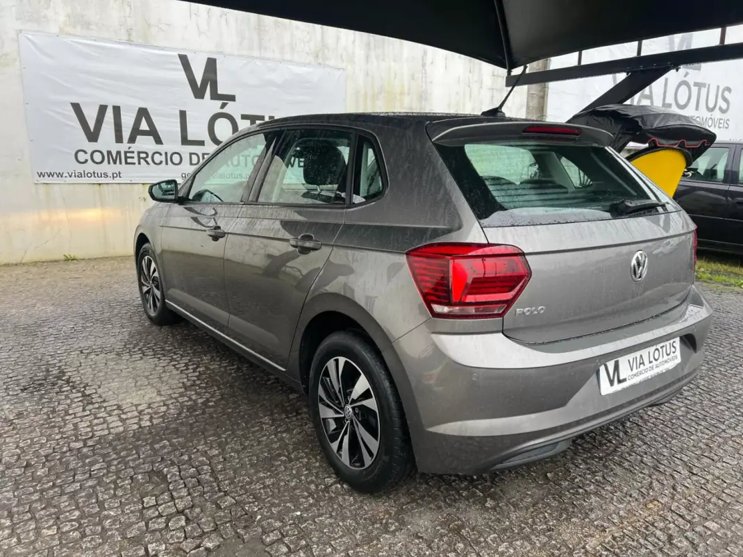 Volkswagen Polo 2018 - 12500 EUR, 98000 km - AUTO.MOTO.pt - 98000km - foto 9 de 10