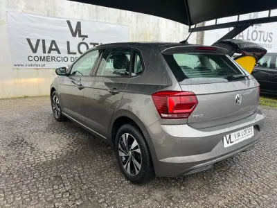 Volkswagen Polo 2018 - 12500 EUR, 98000 km - AUTO.MOTO.pt - 98000km - foto 9 de 10