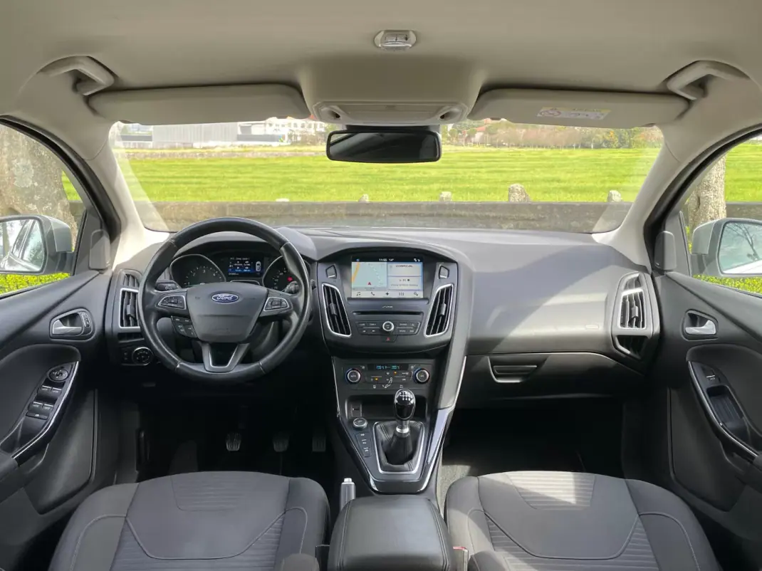 Ford Focus SW 2017 - 7750 EUR, 243000 km - AUTO.MOTO.pt - 243000km - foto 17 de 39