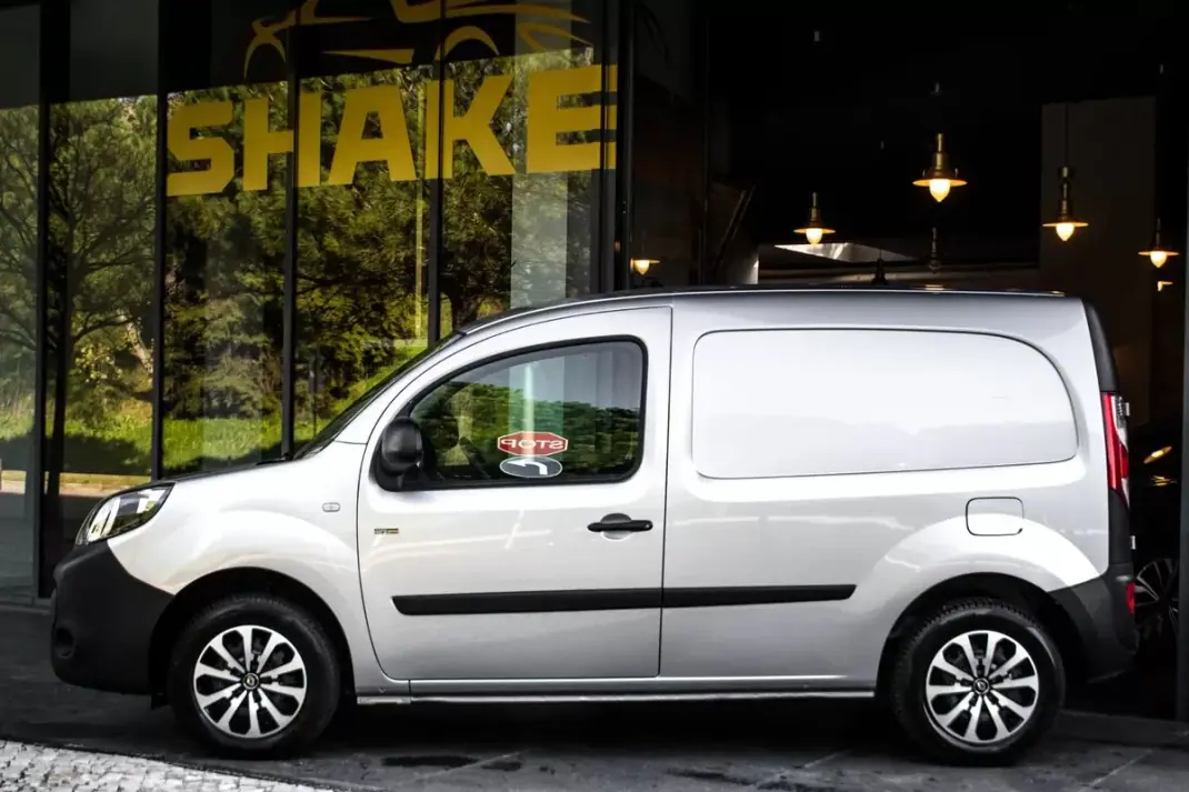 Renault Kangoo E-Tech Confort 2021 - 10900 EUR, 34967 km - AUTO.MOTO.pt - 34967km - foto 2 de 28