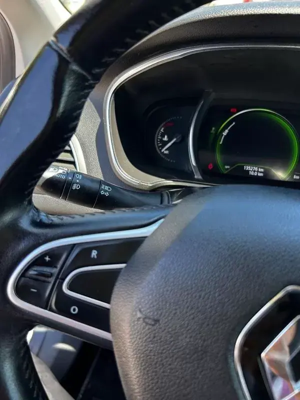 Renault Mégane 2019 - 14250 EUR, 135000 km - AUTO.MOTO.pt - 135000km - foto 27 de 39