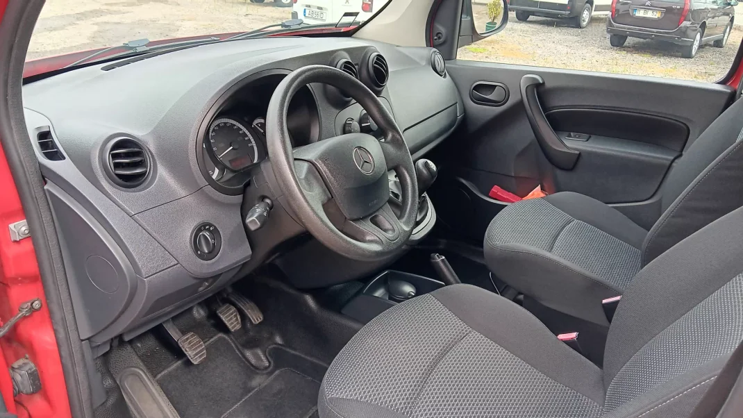 Mercedes-Benz Citan 108 CDI 2018 - 12300 EUR, 161063 km - AUTO.MOTO.pt - 161063km - foto 8 de 15