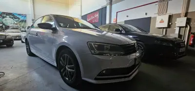 Volkswagen Jetta 2017 - 8990 EUR, 260000 km - AUTO.MOTO.pt - 260000km - foto 28 de 56