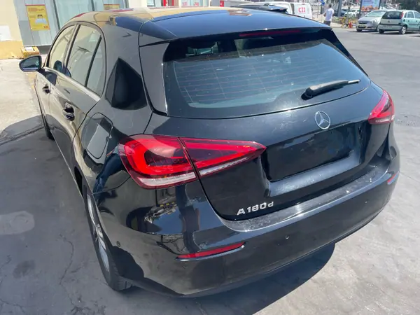Mercedes-Benz A 180 2019 - 23700 EUR, 76000 km - AUTO.MOTO.pt - 76000km - foto 2 de 7