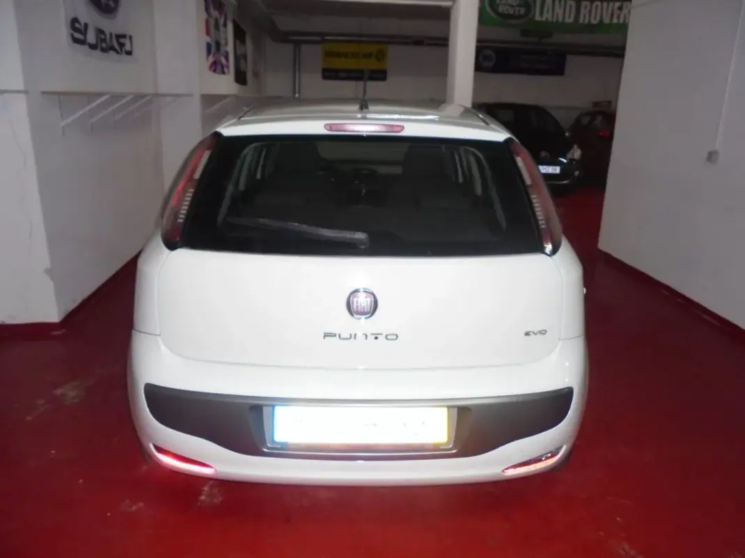 Fiat Punto 2010 - 5900 EUR, 147000 km - AUTO.MOTO.pt - 147000km - foto 6 de 28