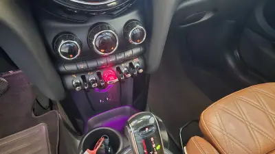 MINI Cooper 2019 - 25500 EUR, 96321 km - AUTO.MOTO.pt - 96321km - foto 46 de 53