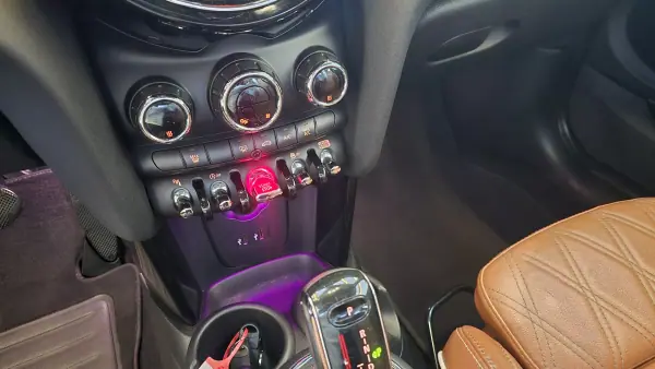MINI Cooper 2019 - 25500 EUR, 96321 km - AUTO.MOTO.pt - 96321km - foto 46 de 53