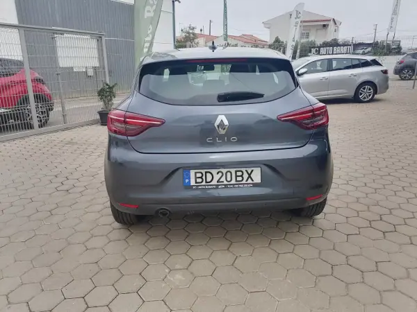 Renault Clio 2021 - 16800 EUR, 21450 km - AUTO.MOTO.pt - 21450km - foto 5 de 11