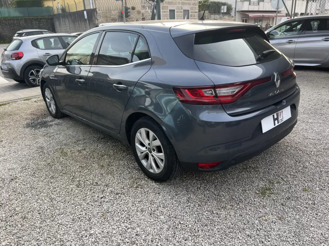 Renault Mégane 2020 - 14900 EUR, 142500 km - AUTO.MOTO.pt - 142500km - foto 7 de 16