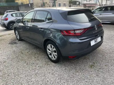 Renault Mégane 2020 - 14900 EUR, 142500 km - AUTO.MOTO.pt - 142500km - foto 7 de 16