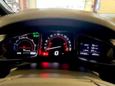 Citroën DS5 2013 - 11900 EUR, 179480 km - AUTO.MOTO.pt - 179480km - foto 8 de 11