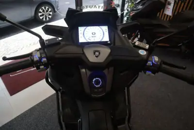 2026 - 3290 EUR, 1 km - AUTO.MOTO.pt - 1km - foto 8 de 11
