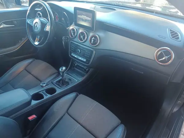 Mercedes-Benz CLA 180 2016 - 16890 EUR, 138109 km - AUTO.MOTO.pt - 138109km - foto 20 de 34