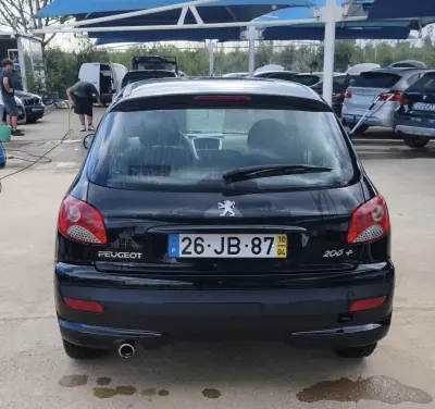Peugeot 206 2010 — foto 6 de 26
