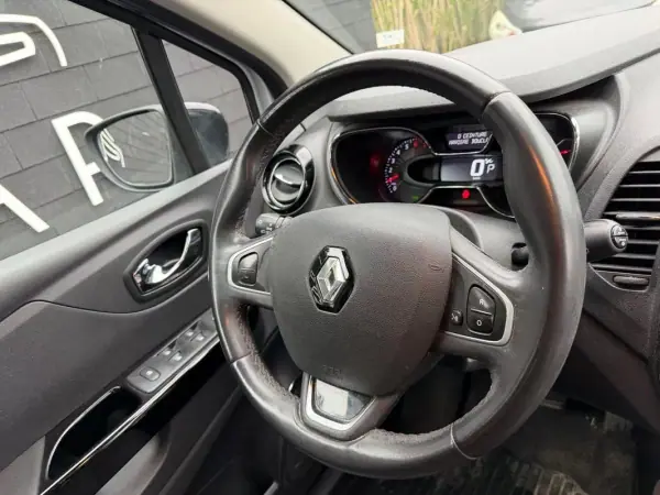 Renault Captur 2016 - 10890 EUR, 122412 km - AUTO.MOTO.pt - 122412km - foto 5 de 11