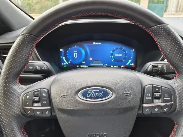 Ford Kuga 2023 - 21000 EUR, 56502 km - AUTO.MOTO.pt - 56502km - foto 21 de 34