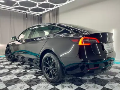 Tesla Model 3 2019 — foto 5 de 17