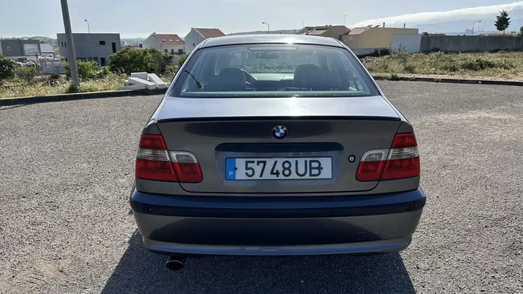 BMW 318 2002 - 4500 EUR, 254000 km - AUTO.MOTO.pt - 254000km - foto 8 de 18