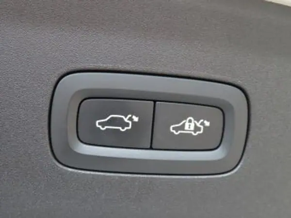 Polestar 2 2020 - 24000 EUR, 145235 km - AUTO.MOTO.pt - 145235km - foto 11 de 11