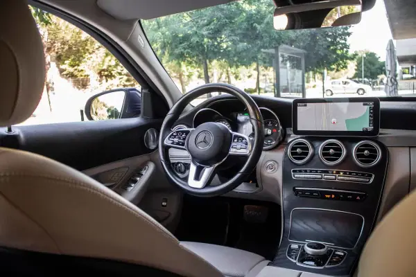 Mercedes-Benz C 300 2020 - 23990 EUR, 147104 km - AUTO.MOTO.pt - 147104km - foto 30 de 40