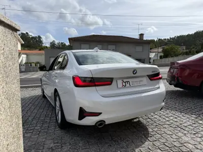 BMW 330e 2019 - 18990 EUR, 209877 km - AUTO.MOTO.pt - 209877km - foto 4 de 7