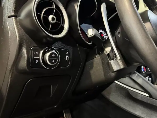 Alfa Romeo Stelvio 2017 - 22900 EUR, 215900 km - AUTO.MOTO.pt - 215900km - foto 42 de 60
