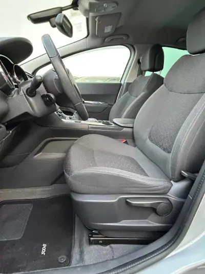 Peugeot 3008 2014 - 10950 EUR, 233000 km - AUTO.MOTO.pt - 233000km - foto 10 de 17