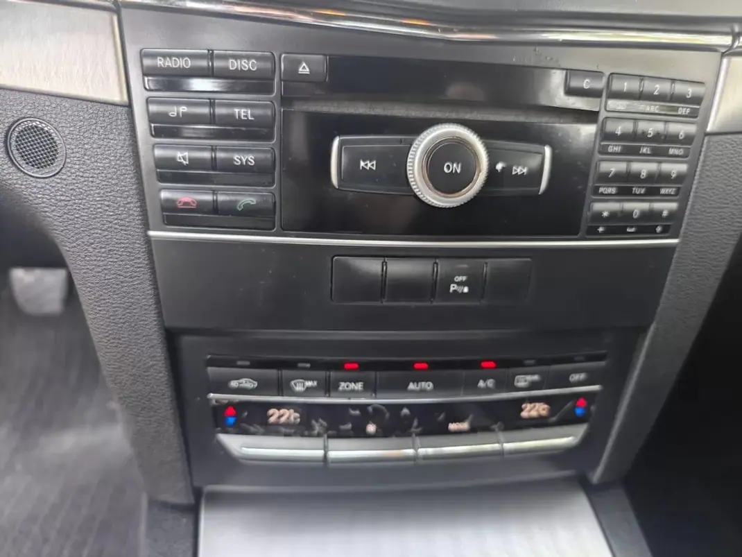 Mercedes-Benz E 220 2010 - 15499 EUR, 202000 km - 202000km - foto 33 de 35