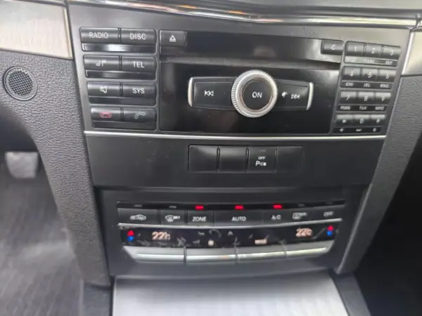 Mercedes-Benz E 220 2010 - 15499 EUR, 202000 km - AUTO.MOTO.pt - 202000km - foto 33 de 35