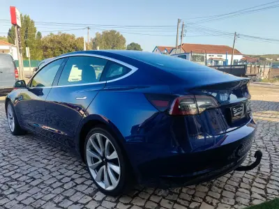 Tesla Model 3 2019 - 22900 EUR, 173000 km - AUTO.MOTO.pt - 173000km - foto 7 de 19