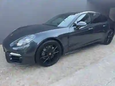 Porsche Panamera Sport Turismo 2022 - 87500 EUR, 70250 km - AUTO.MOTO.pt - 70250km - foto 5 de 13