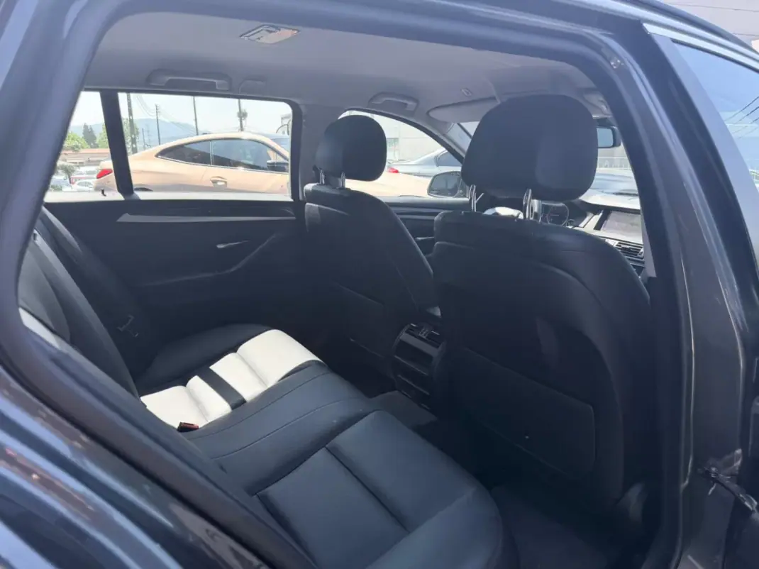 BMW 520 2016 - 20900 EUR, 182000 km - AUTO.MOTO.pt - 182000km - foto 9 de 10