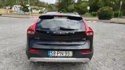 Volvo V40 Cross Country 2015 - 6990 EUR, 315000 km - AUTO.MOTO.pt - 315000km - foto 13 de 22