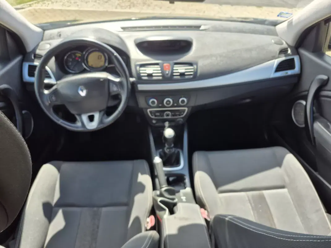 Renault Mégane 2010 - 5250 EUR, 255154 km - AUTO.MOTO.pt - 255154km - foto 14 de 23