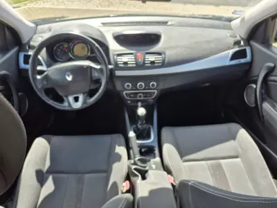 Renault Mégane 2010 - 5250 EUR, 255154 km - AUTO.MOTO.pt - 255154km - foto 14 de 23