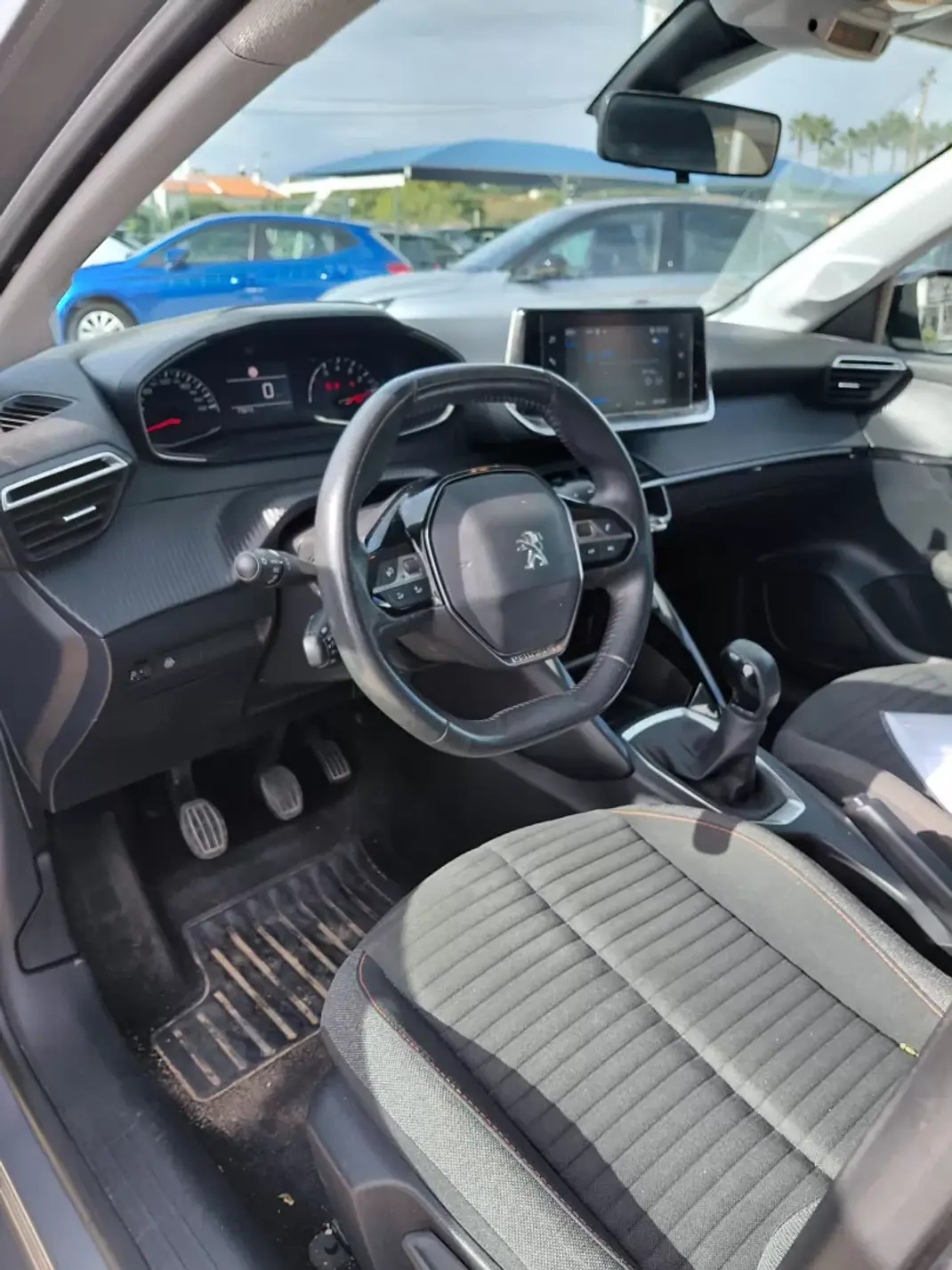 Peugeot 208 2022 - 13900 EUR, 75000 km - 75000km - foto 3 de 10