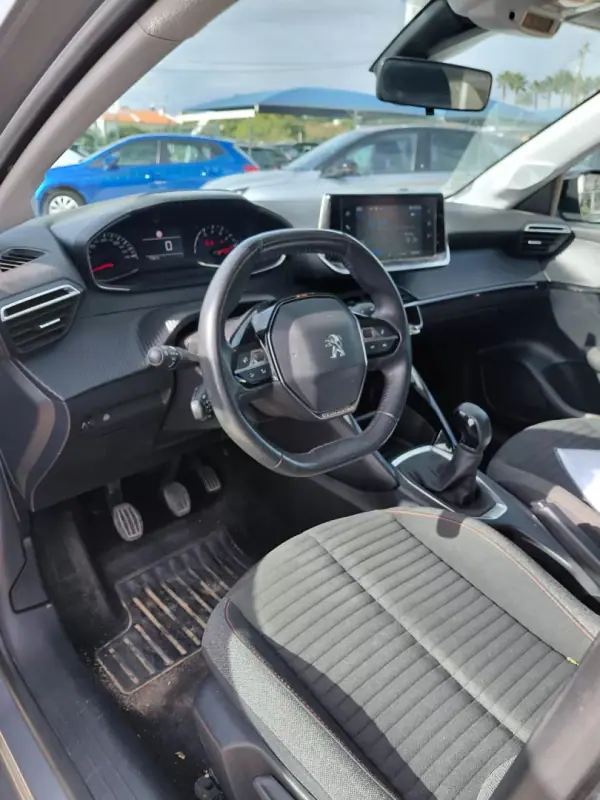 Peugeot 208 2022 - 13900 EUR, 75000 km - 75000km - foto 3 de 10