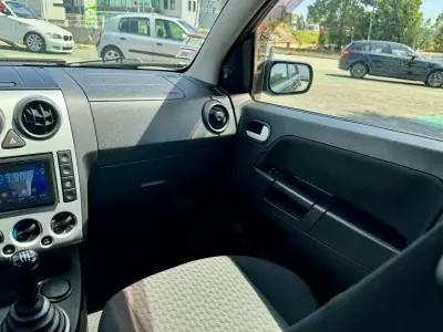 Ford Fusion 2004 - 3950 EUR, 135000 km - AUTO.MOTO.pt - 135000km - foto 13 de 20