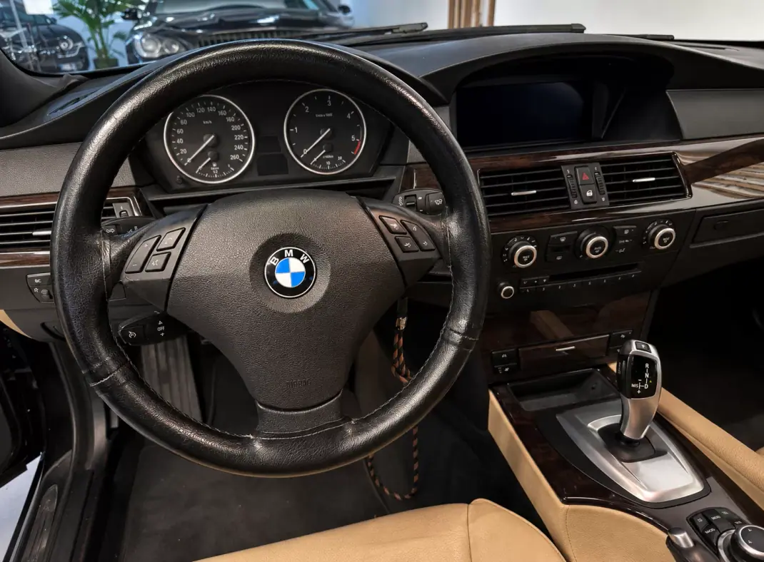 BMW 520 2009 - 10900 EUR, 274490 km - 274490km - foto 8 de 8