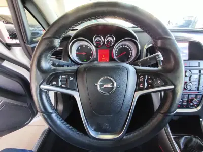 Opel Astra Sports Tourer 2011 - 6750 EUR, 226000 km - AUTO.MOTO.pt - 226000km - foto 28 de 37