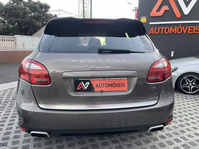 Porsche Cayenne 2011 - 25950 EUR, 237203 km - AUTO.MOTO.pt - 237203km - foto 6 de 12