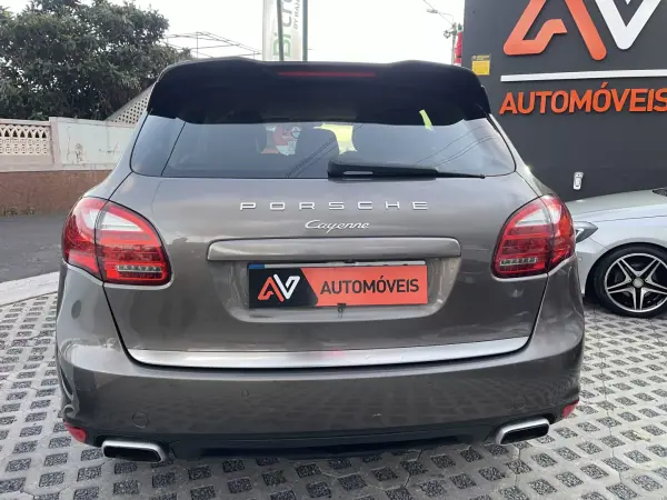 Porsche Cayenne 2011 - 25950 EUR, 237203 km - AUTO.MOTO.pt - 237203km - foto 6 de 12
