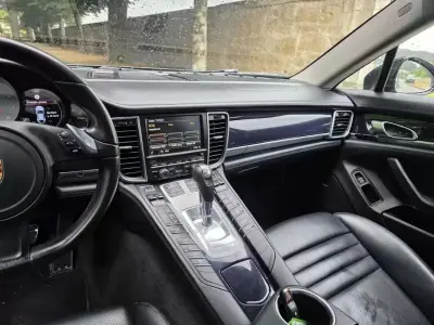 Porsche Panamera 2015 - 38499 EUR, 165000 km - AUTO.MOTO.pt - 165000km - foto 37 de 39
