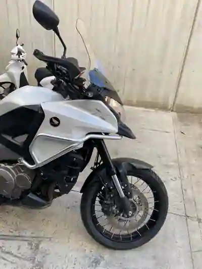Honda VFR 1200X 2014 - 11500 EUR, 9700 km - foto 2 de 13