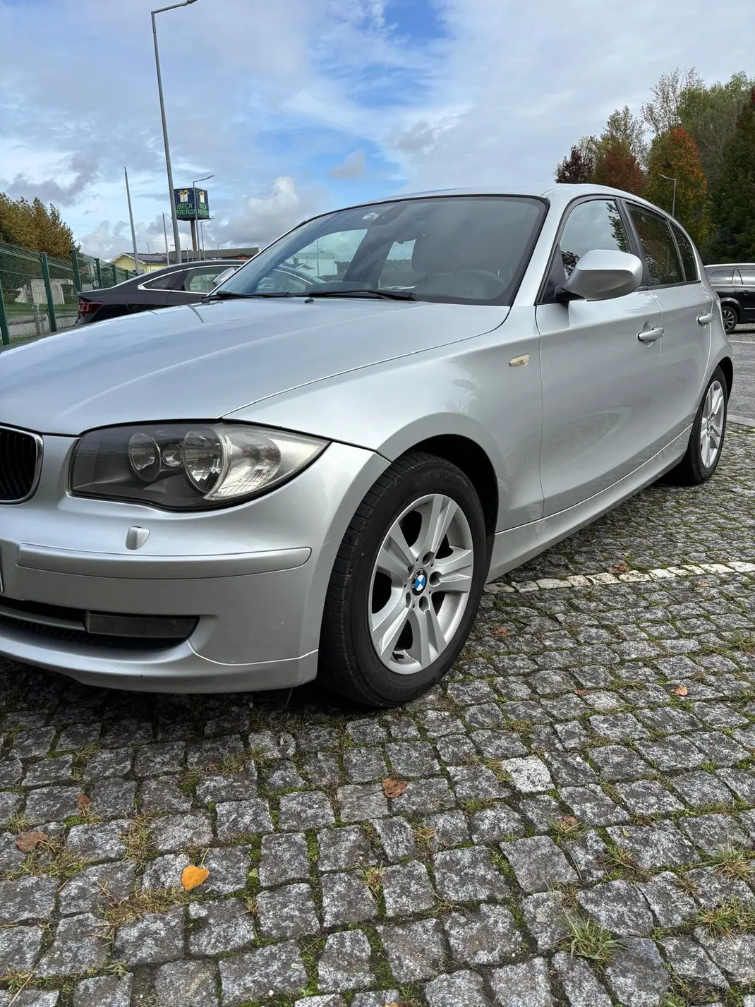 BMW 118 2010 - 6748 EUR, 356000 km - AUTO.MOTO.pt - 356000km - foto 1 de 12
