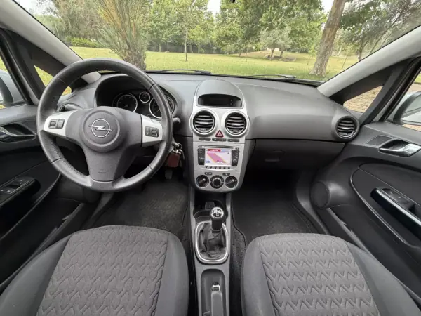 Opel Corsa 2013 - 7465 EUR, 99000 km - AUTO.MOTO.pt - 99000km - foto 26 de 41