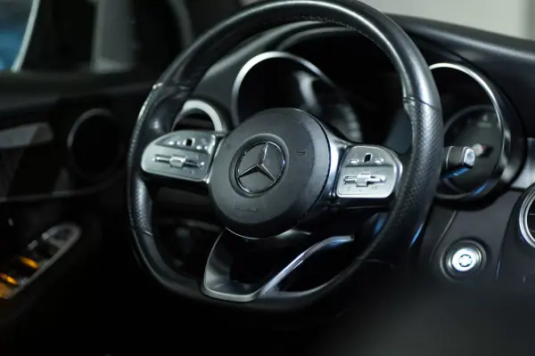 Mercedes-Benz GLC 300 2020 - 44000 EUR, 147000 km - AUTO.MOTO.pt - 147000km - foto 9 de 18