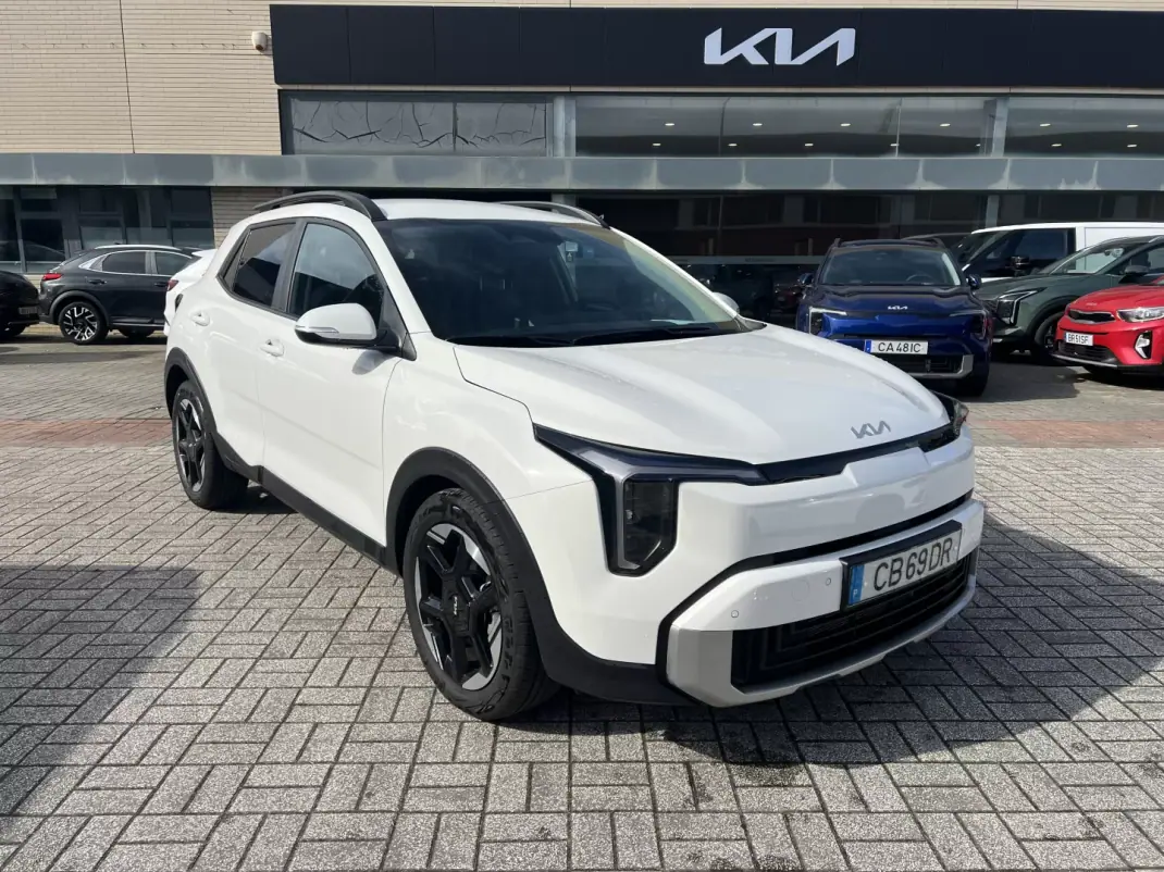Kia Stonic 2025 - 21900 EUR, 2200 km - AUTO.MOTO.pt - 2200km - foto 1 de 19