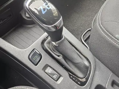 Renault Zoe 2019 - 7850 EUR, 130850 km - AUTO.MOTO.pt - 130850km - foto 15 de 22